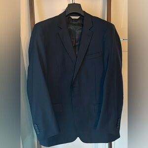 Solid Navy Blue Jhane Barnes 2 piece suit. New and unworn. 100% wool